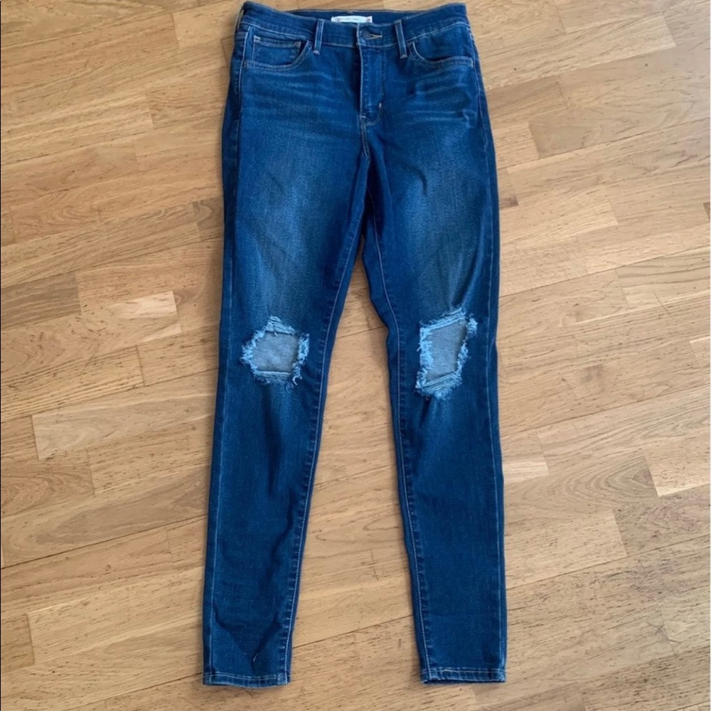Levi’s 720 high rise distressed jeans